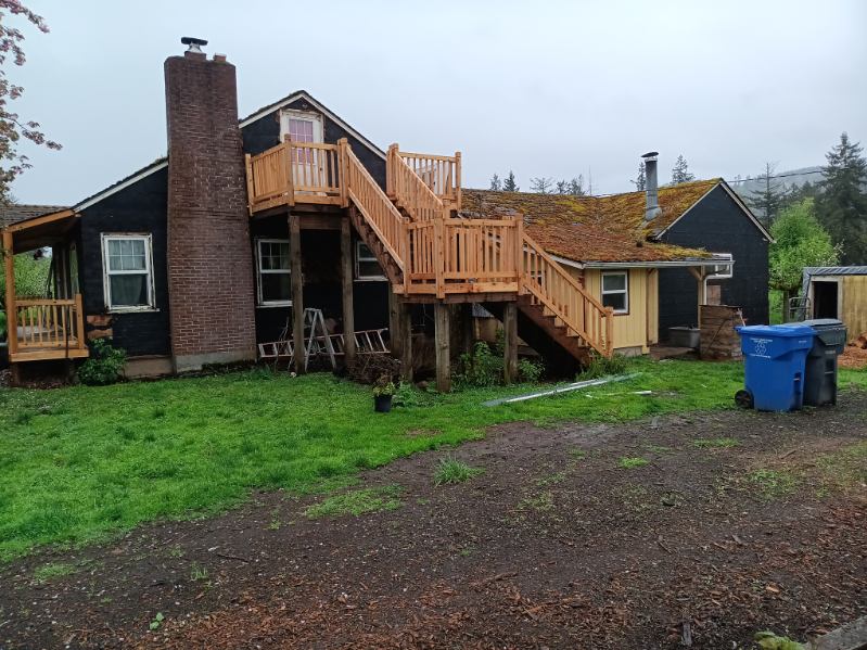 Custom Deck Builder Serving Dallas, Oregon