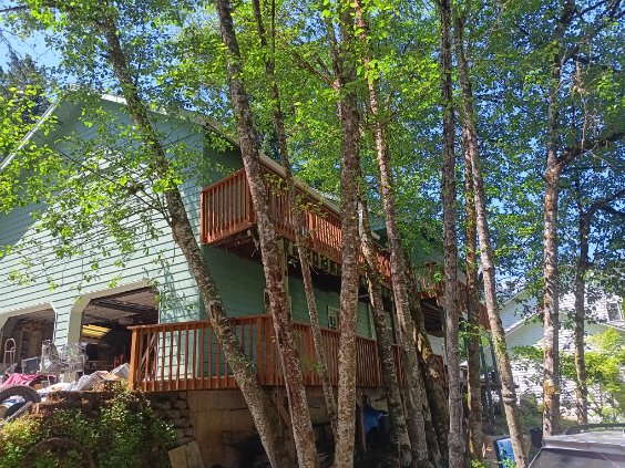 Deck Builder in Lebanon, Oregon