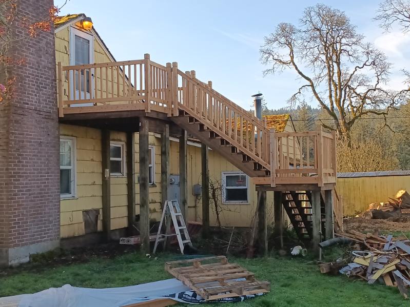 Custom Deck Builder Serving Newberg, Oregon