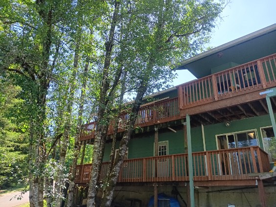 Deck Builder in Silverton, Oregon