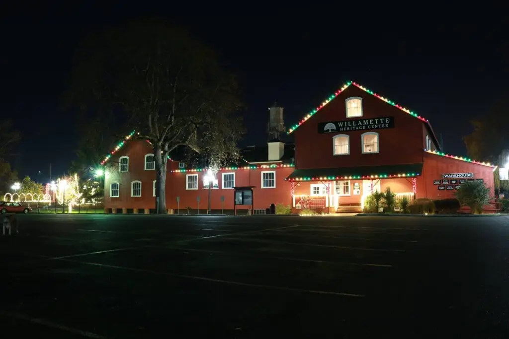 Commercial Holiday Lighting Services Salem Oregon